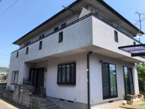 尾道市汚れ、コケが目立っている状態